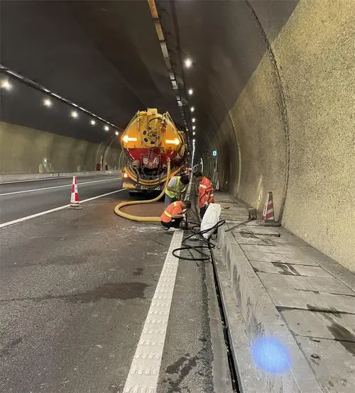 扎兰屯隧道排水渠清淤